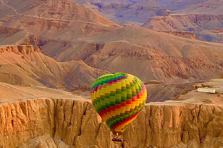 Hot air balloon rides in luxor egypt,
Luxor balloon rides 
Balloon in luxor egypt 