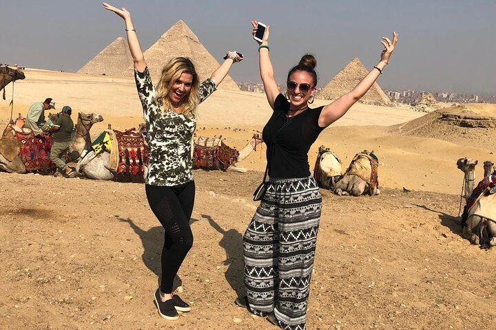 Friends at Giza plateau