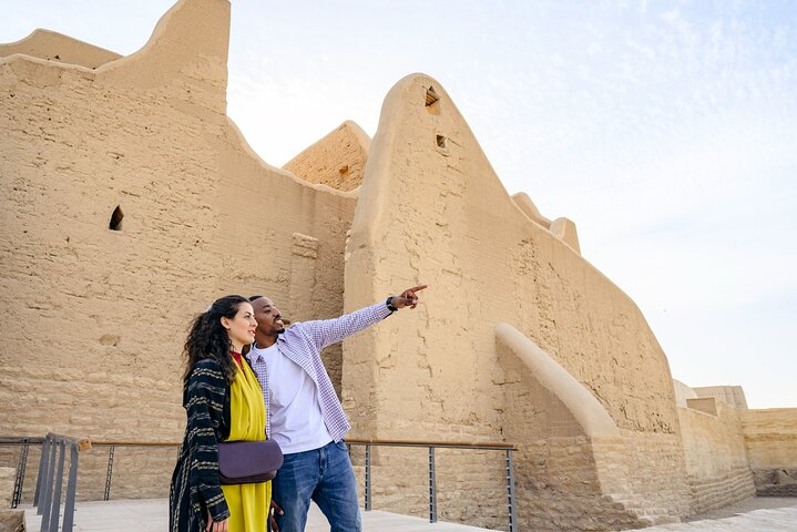 Cairo’s Romantic Rendezvous: A Timeless Love Tale - Photo 1 of 7