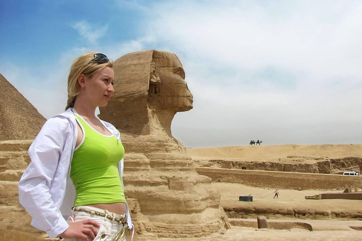  Giza pyramids and sphinx