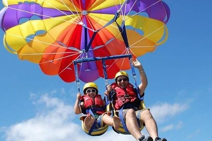 Enjoy Flying With Parasailing IN Hurghada - Photo 1 of 10