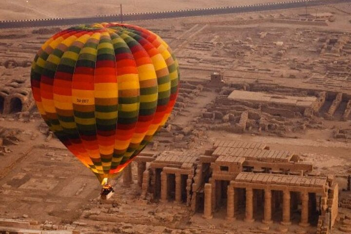 From Hurghada: Luxor Overnight Tour with Hot Air Balloon Ride - Photo 1 of 5