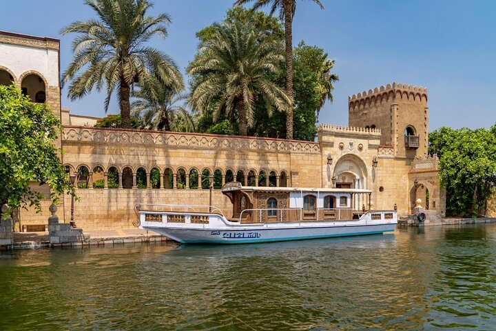 Private Day Tour to Giza Pyramids and Great Sphinx  - Photo 1 of 11