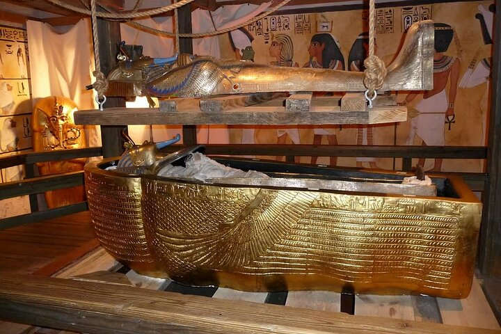 Guided day tour to Hatshpsute Temple - Photo 1 of 5