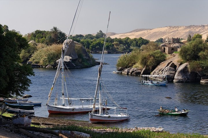 Felucca Riding Round the Island of Elephantine 