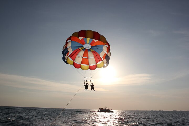 Parasailing and Twister Boat Experience in Hurghada
