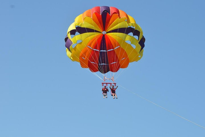Parasailing Fly to The Sky