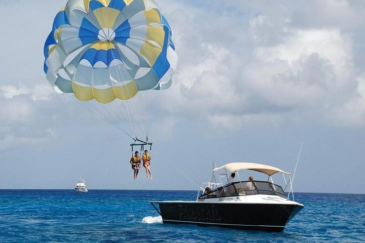 parasailing trip - Photo 1 of 2