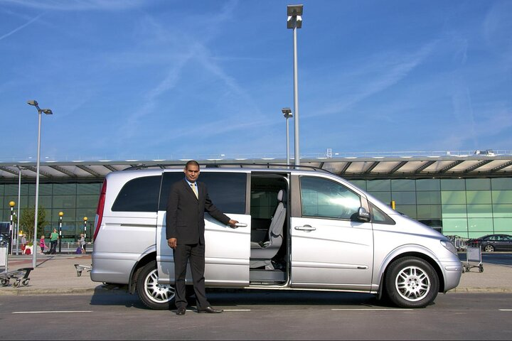 Private Airport Transfer from Hurghada Airport to Hotels &Resorts - Photo 1 of 3