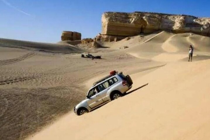 Private Black and White Desert Tour in Bahariya Oasis - Photo 1 of 6