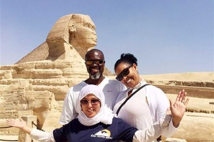 Private day tour to Giza pyramids, Egyptian museum and bazaar