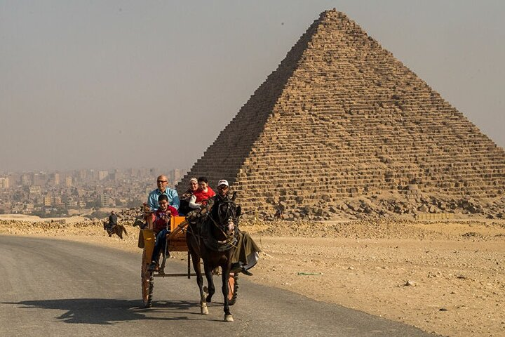 Private Half-Day Tour to Giza Pyramids with lunch  - Photo 1 of 9