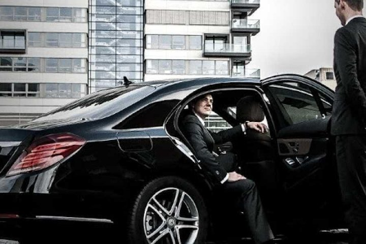 Private Limousine From Cairo Airport To Cairo Downtown - Photo 1 of 6