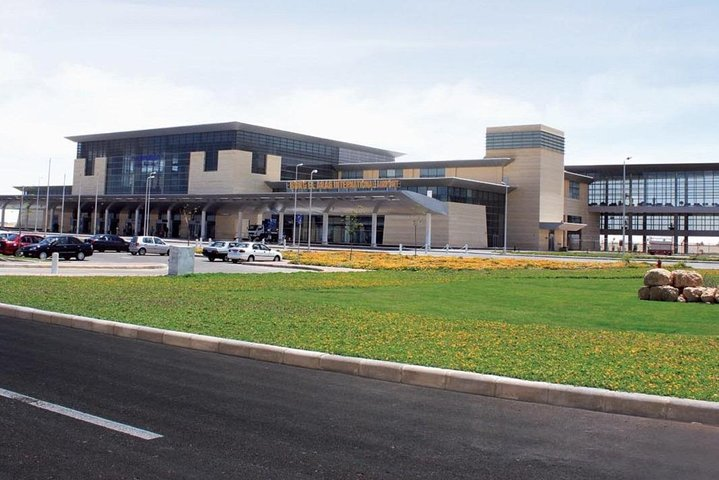 Private pickup from Alexandria Borg Al-Arab Airport to Cairo - Photo 1 of 2