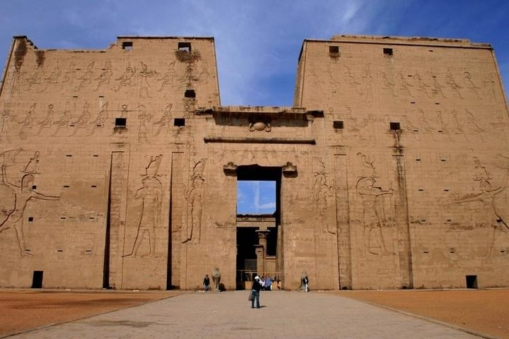 Luxury sunrise Ballon ride in Luxor -VIP - Photo 1 of 4