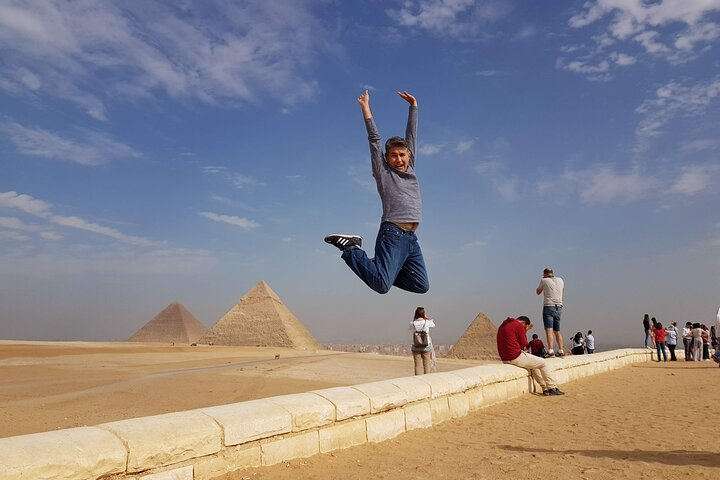 Private VIP Tour to Giza Pyramids Sphinx And the Egyptian Museum  - Photo 1 of 25