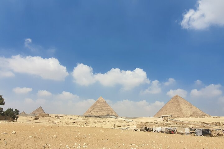 Giza pyramids 