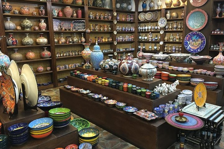 Safe shopping trip for high quality souvenirs - Photo 1 of 6