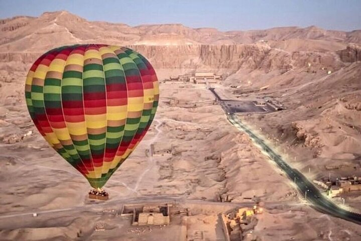 Sunrise Hot Air Balloon Ride with free ride by felucca - Photo 1 of 7