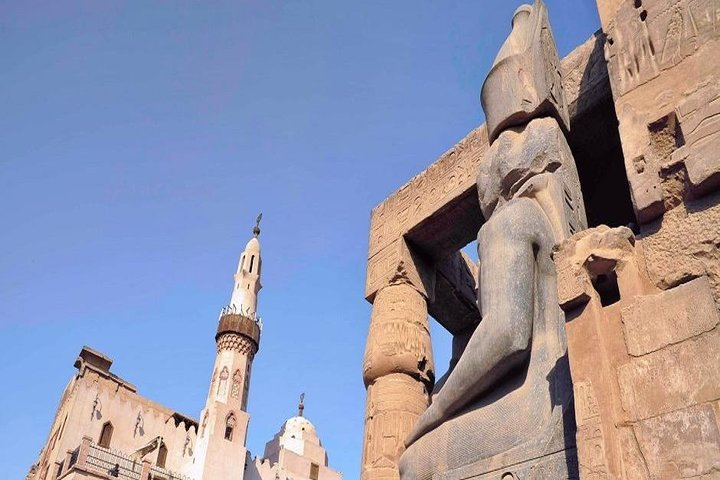 Tour in the tourist market in Luxor and the mosque of Sidi Abou El Haggag Luxor - Photo 1 of 2