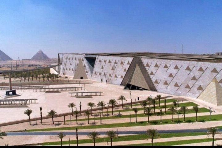 “Cairo Private Tour: Giza Pyramids, Sphinx & GEM Museum” - Photo 1 of 25