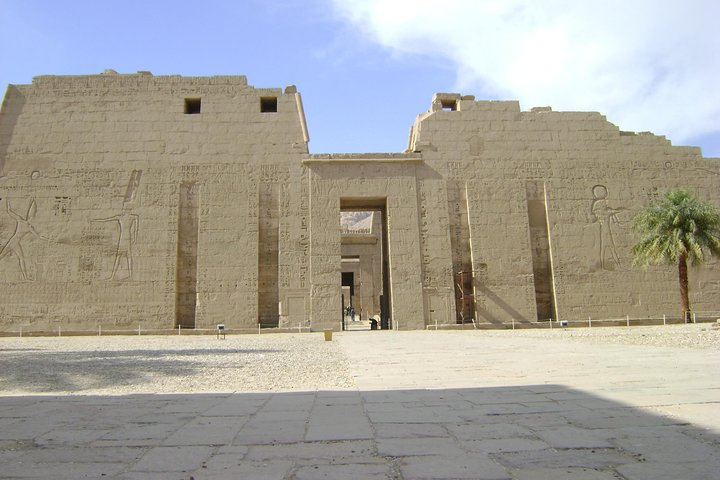 Valley of the Queens, Habu Temple and Deir Elmadina Temple - Photo 1 of 25