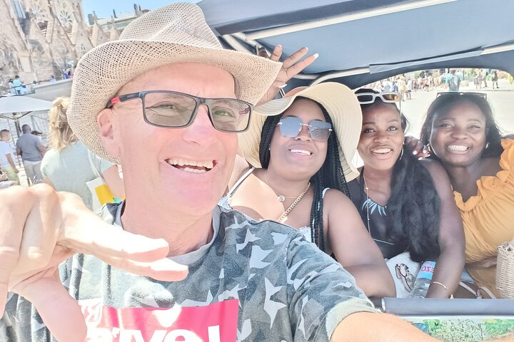 2-hour French tour with pinxos tasting - Photo 1 of 21