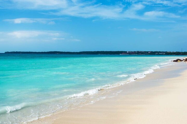 21. ROSARIO ISLAND AND QUIET BEACH BY BOAT Oceanarium - Photo 1 of 2