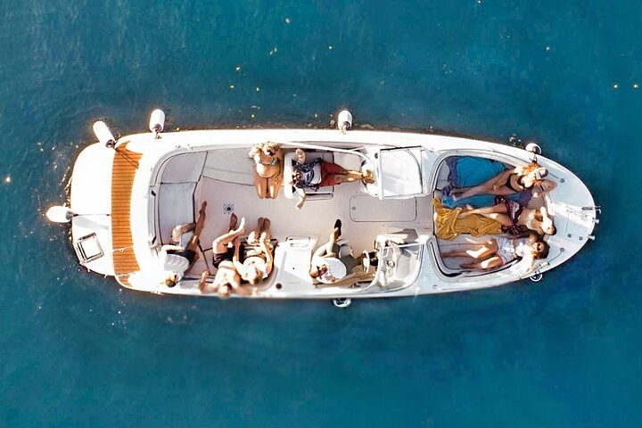 FLOKY 8m 10 pax - Excursión Privada con Patrón. Puerto Banús - Photo 1 of 9