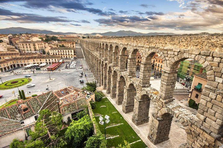 Discover the stunning architecture and rich history of Ávila and Segovia. Marvel at ancient monuments while enjoying a comfortable and personalized journey through Spain’s iconic cities.