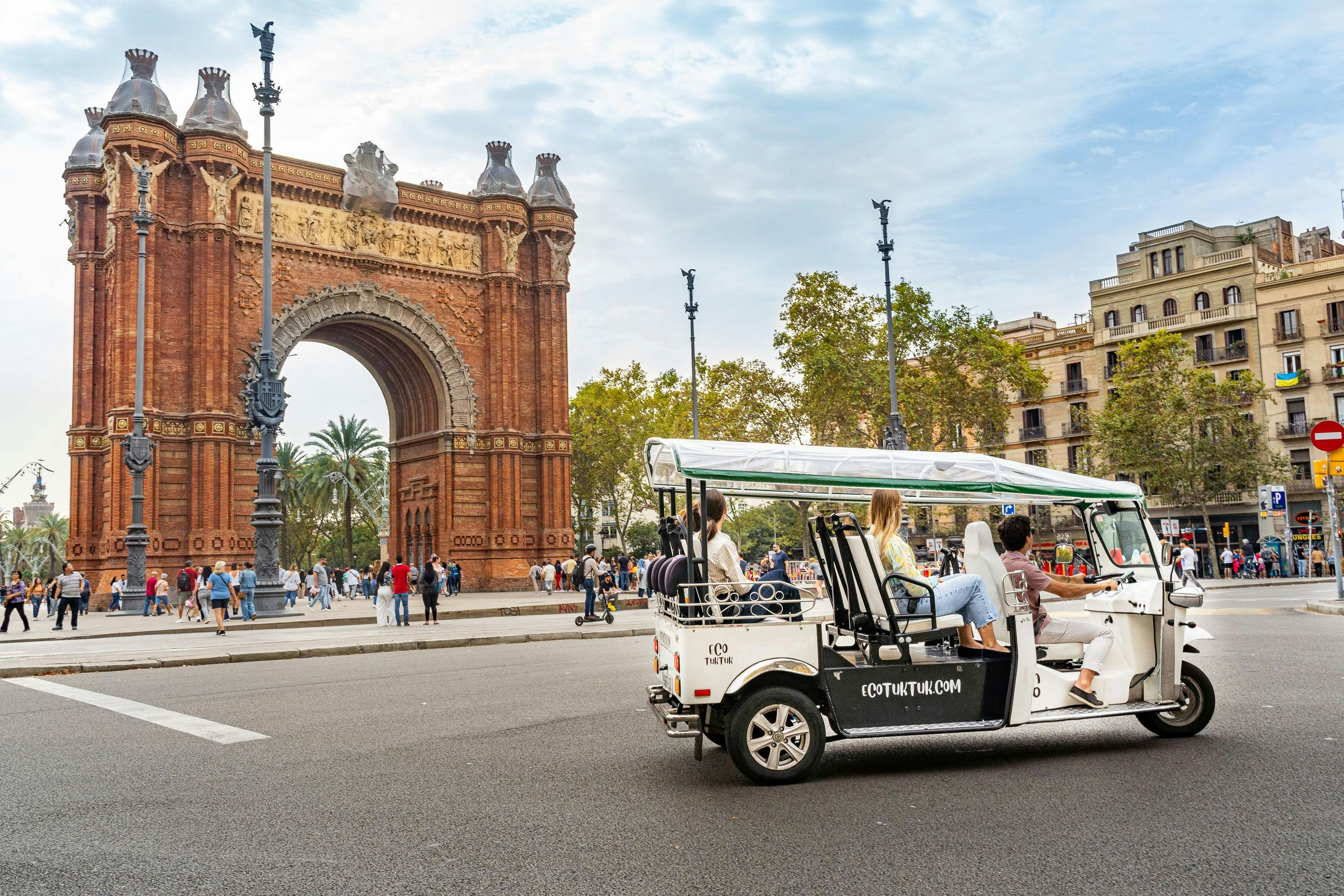 Barcelona: 4-Hour Electric Tuk Tuk Tour - Photo 1 of 8