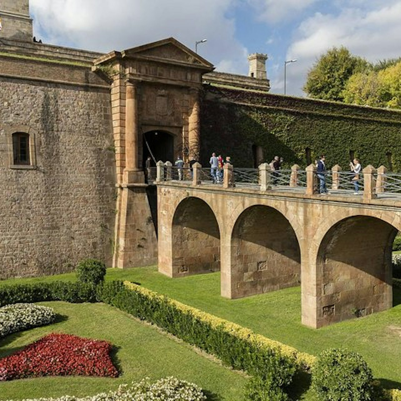 Barcelona Old Town & Montjuïc Tour: Castle Visit and Cable Car Ride - Photo 1 of 5