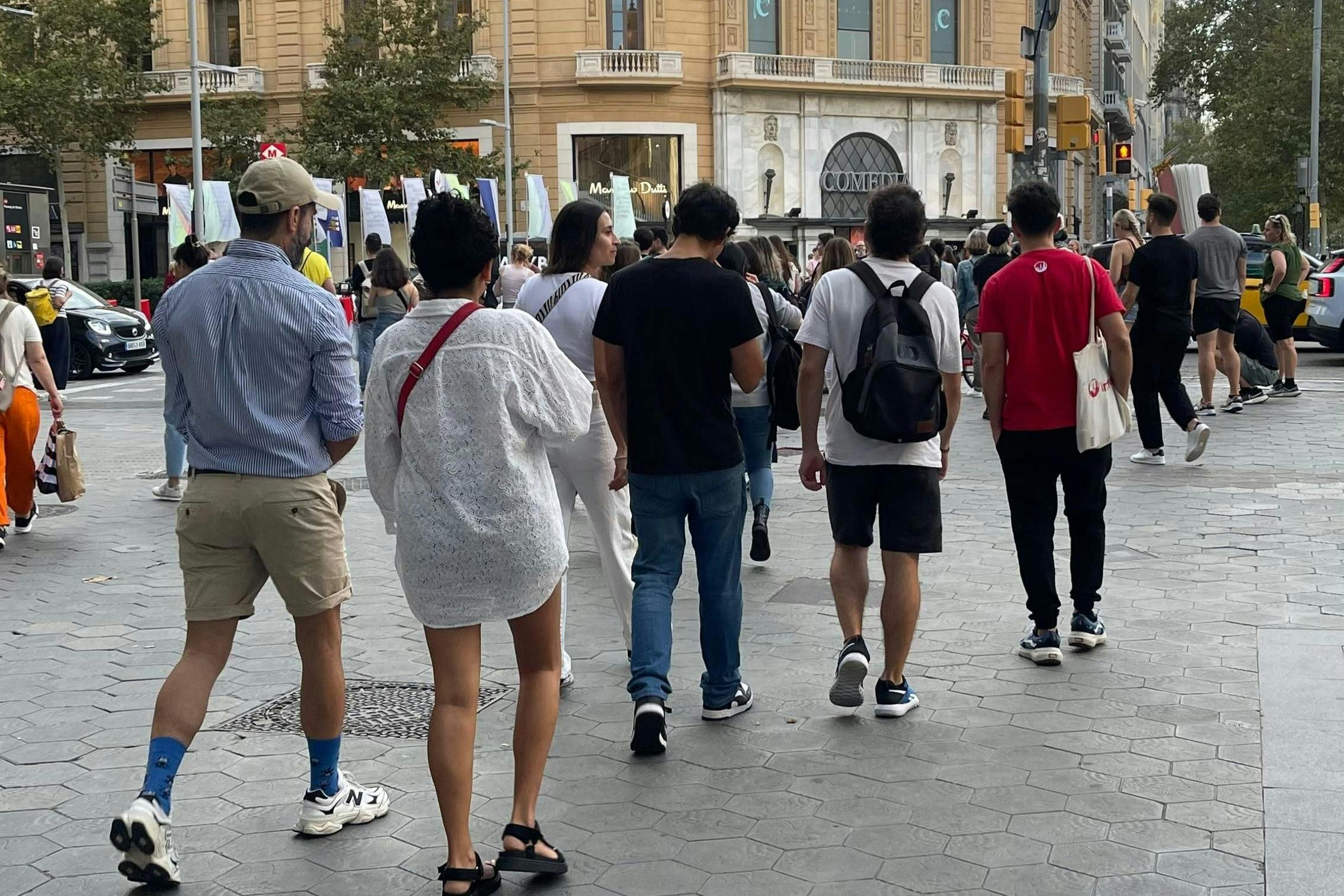 Barcelona: Small Group Guided Walking Tour + Tapas & Drink - Photo 1 of 8