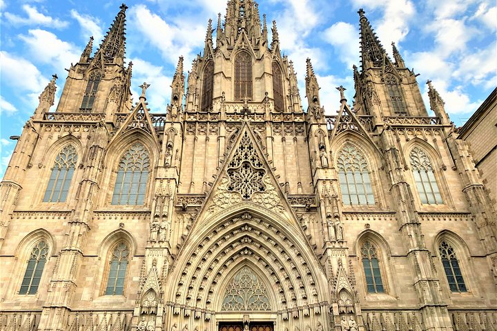 Barcelona Walking Tour with Complimentary Drink - Photo 1 of 6