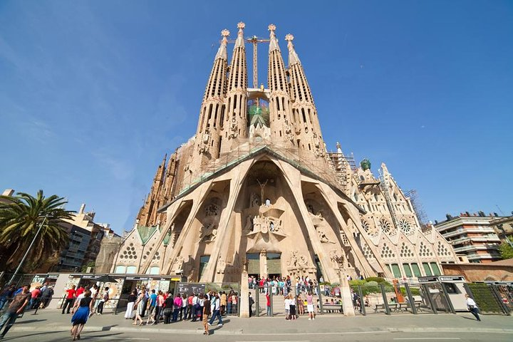 Best of Barcelona and Montserrat