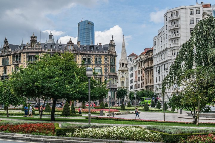 Bilbao Architecture & Culture: Guggenheim, Old Town & Market - Photo 1 of 7