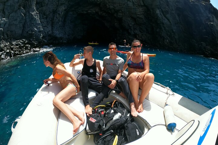 Boat Excursion to visit underwater lava tongues - Photo 1 of 11