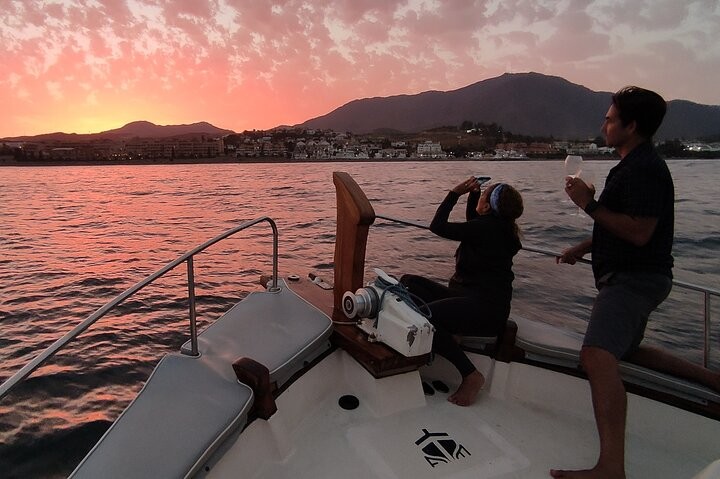 Sunset Boattrip + Tapa + Cava - Photo 1 of 20