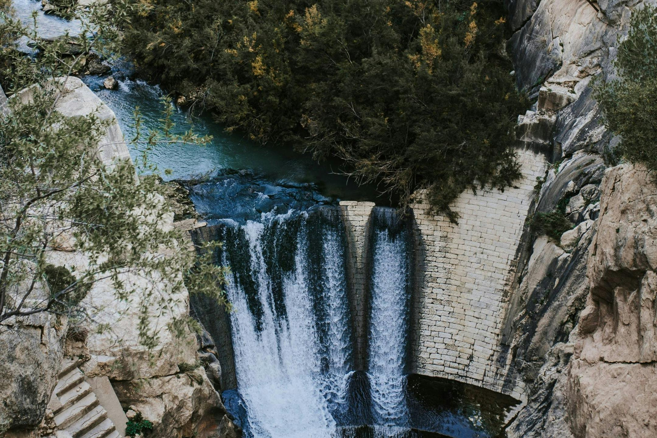 Caminito del Rey: Guided Tour in Italian + One-Way Shuttle Bus from El Chorro - Photo 1 of 6