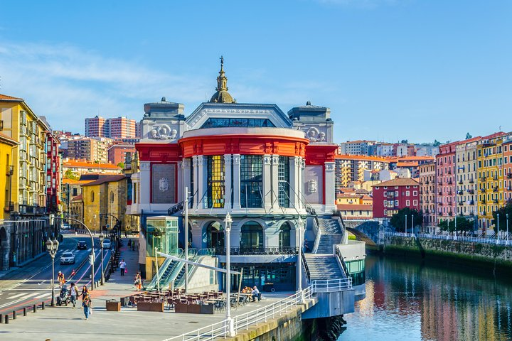 BILBAO gastronomy
Gastronomic experience through walks, workshops or pintxos routes (Basque deck). (2 hours)
