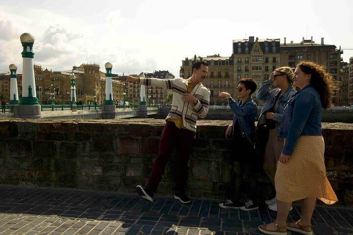 A historical and cultural walk before we hit the bars!
