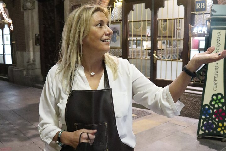 Visit 4 Gats, a cafeteria where picasso did his first art exhibition when he was 18 years old.