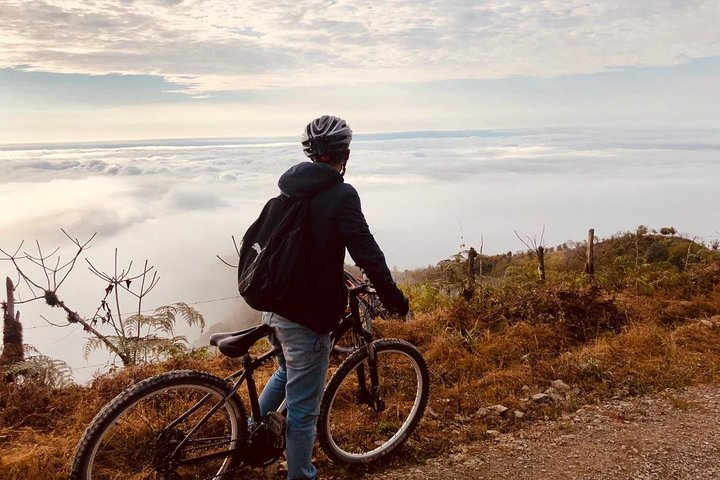 Descent of The Andes by bike, Cuenca - Photo 1 of 15