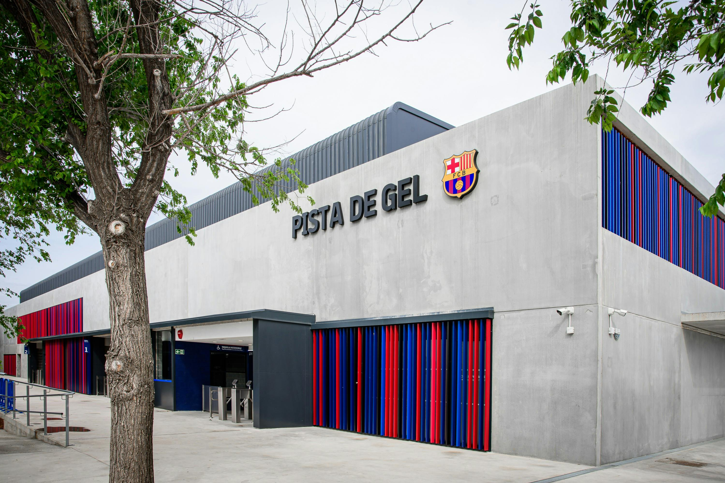 FC Barcelona Ice Rink: Entry Ticket - Photo 1 of 7
