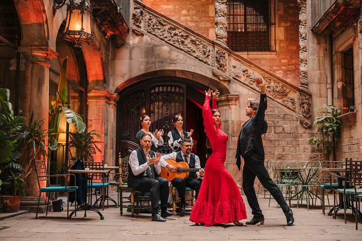 Palau Dalmases courtyard & our amazing performers