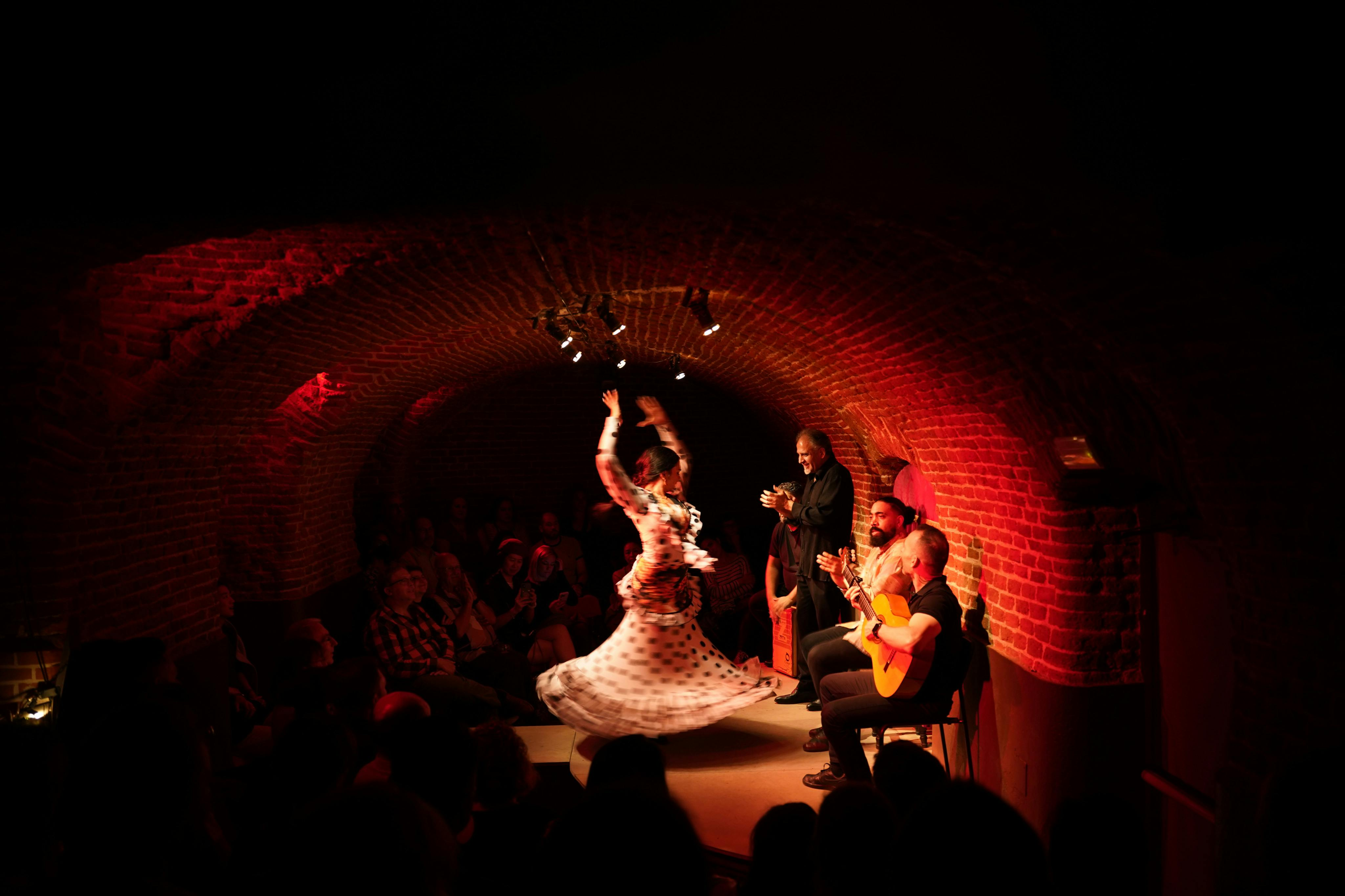 Madrid: Flamenco Show at Essential Tablao + Drink - Photo 1 of 4