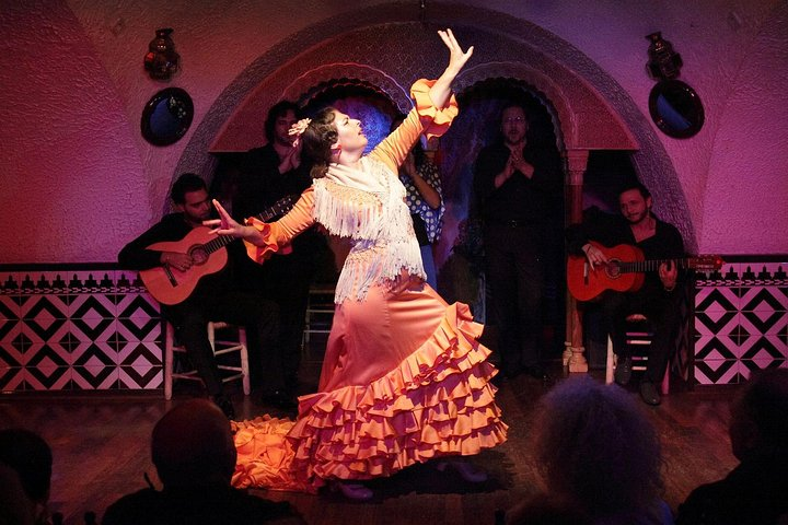 Experience the essence of flamenco at Tablao Flamenco Cordobes where passionate performers and traditional melodies create an unforgettable connection to Spanish culture amidst authentic surroundings.