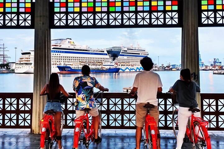 Gastronomic Bike Tour through Las Palmas at Night - Photo 1 of 7