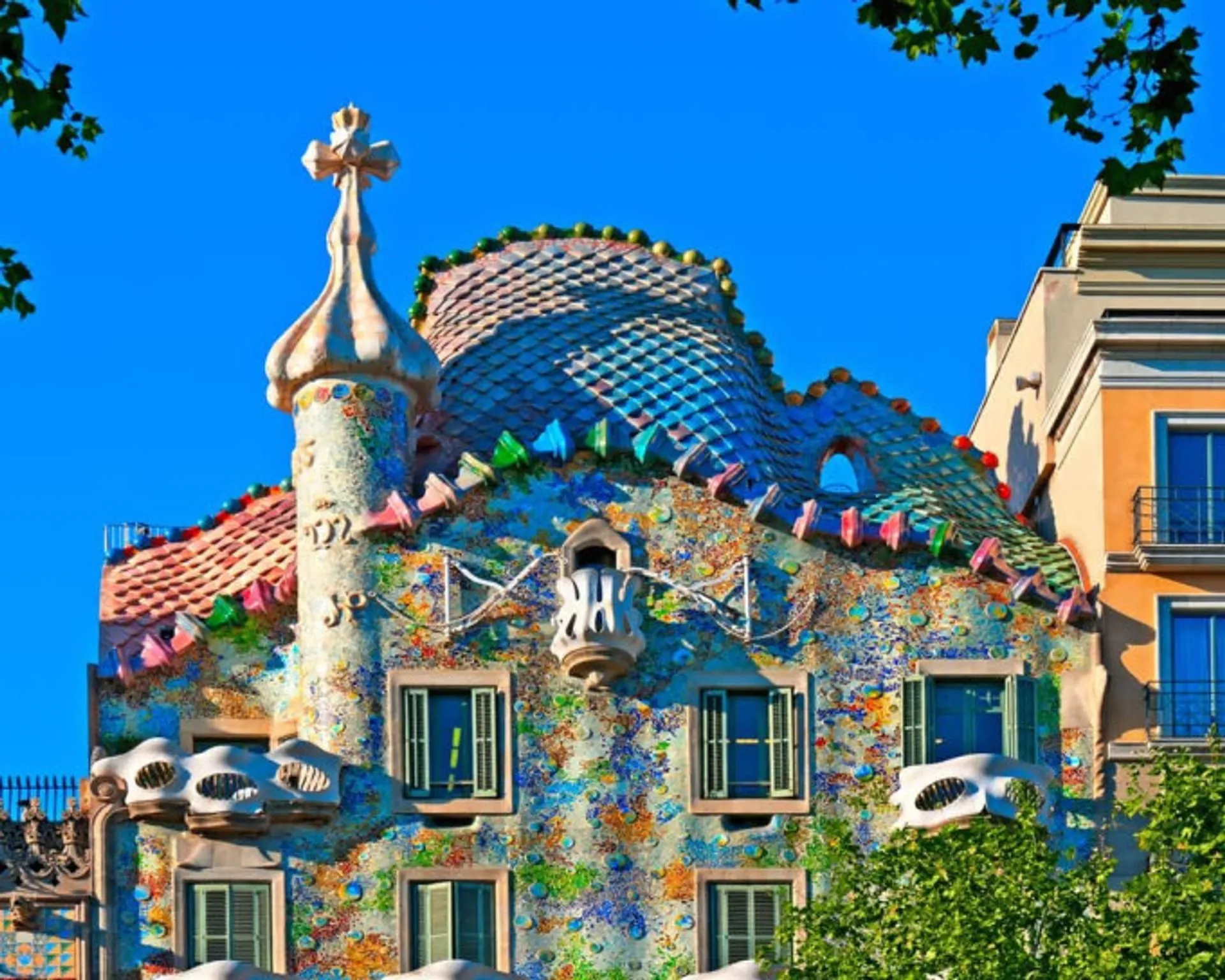 Gaudi Houses Tour: Casa Vicens, Casa Batllo, Casa Mila in Barcelona | Pelago, image size:1920x1536