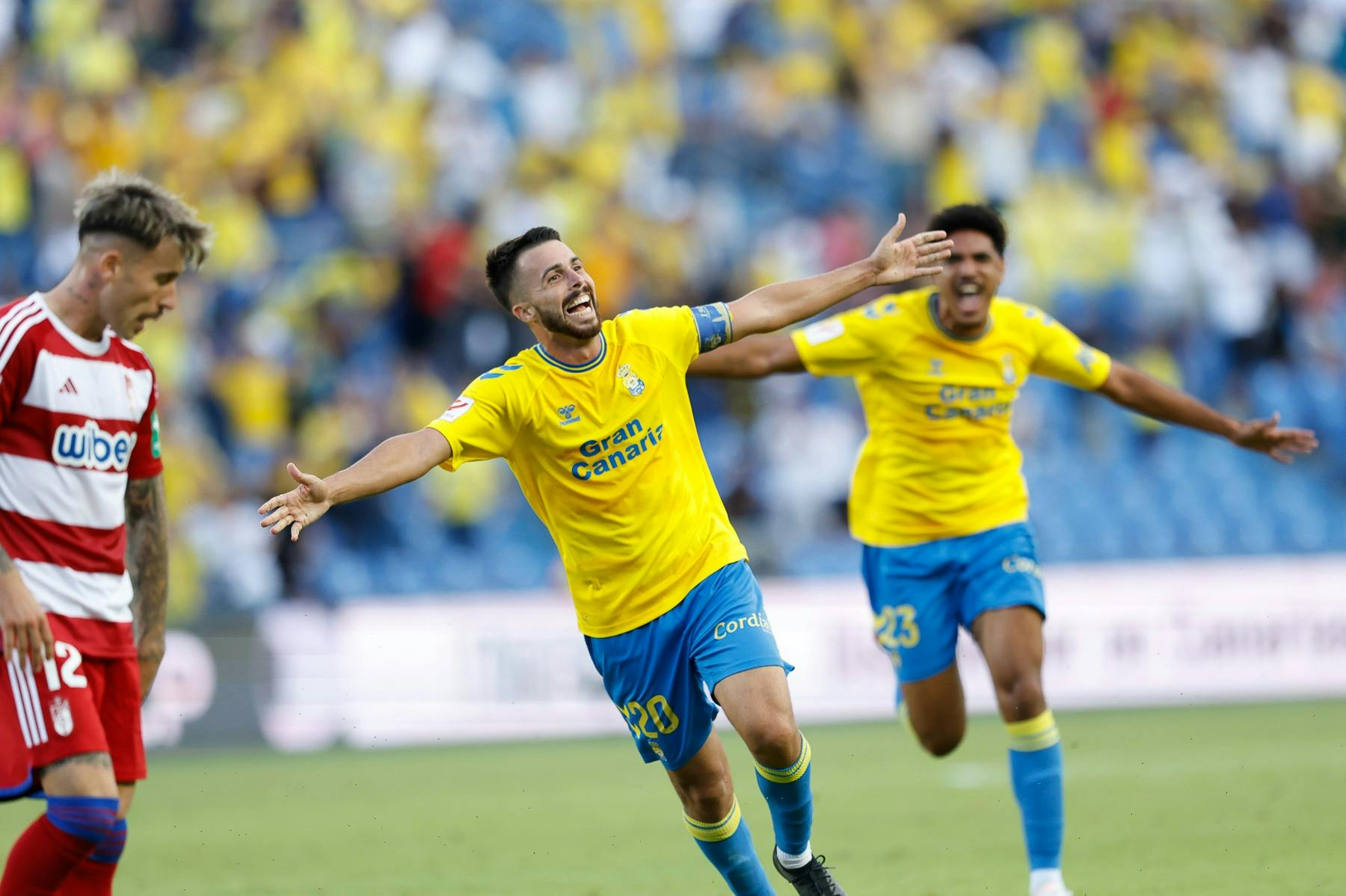 Gran Canaria Stadium: UD Las Palmas Football Match - Photo 1 of 3